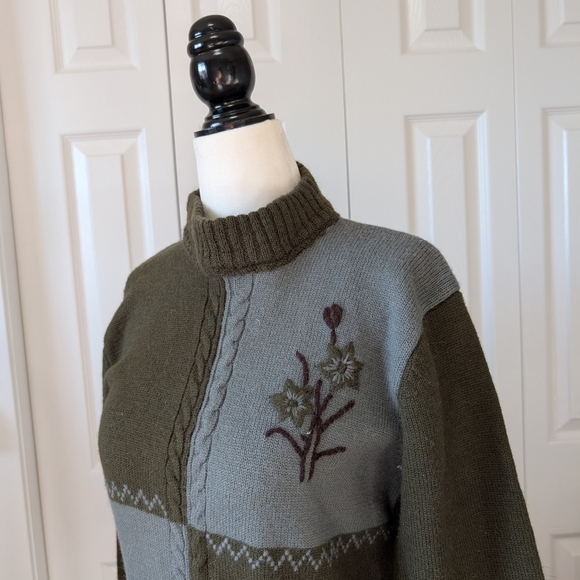 2/$20 Vintage Wool Embroidered Sweater Small Green Fits Small - Picture 4 of 7